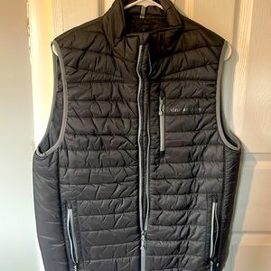 Men’s vineyard vines vest